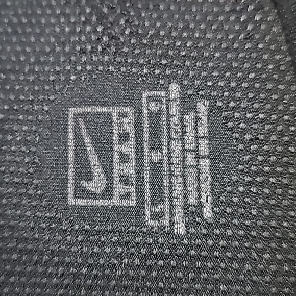 Nike large black athletic short sleeve - Picture 7 of 7